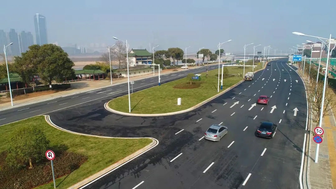 “不堵车了，，，，，，通过时间至少缩短了三分之二” 沿江中北大道提升刷新（一期）工程主线通车利便市民出行