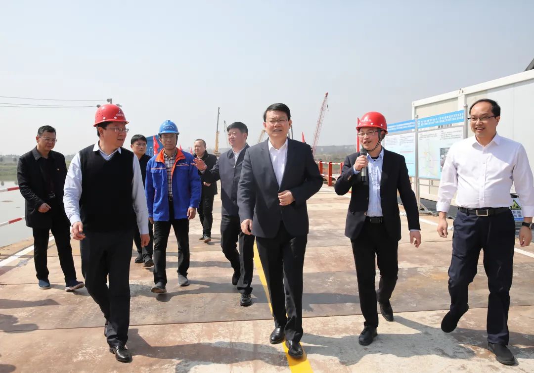 市长万广明观察西二环高速项目施工希望